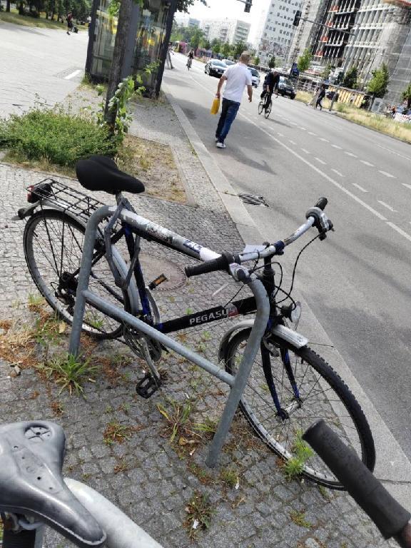 Foto zur Meldung: Abfall - Schrottfahrräder liste