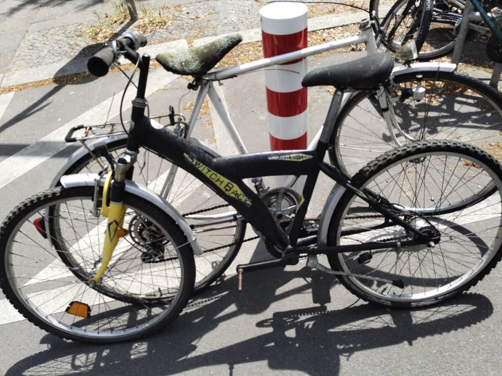 Foto zur Meldung: Abfall - Schrottfahrräder entsorgt