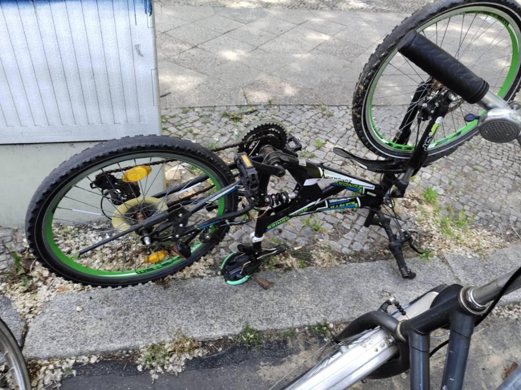 Foto zur Meldung: Abfall - Schrottfahrräder liste