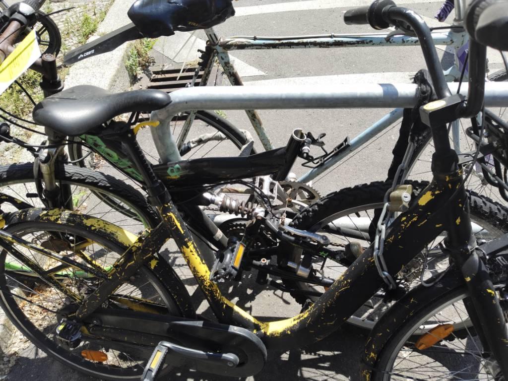Foto zur Meldung: Abfall - Schrottfahrräder liste