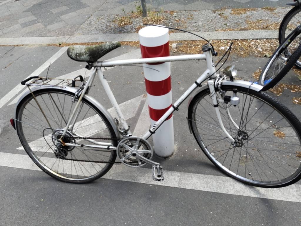 Foto zur Meldung: Abfall - Schrottfahrräder entsorgt