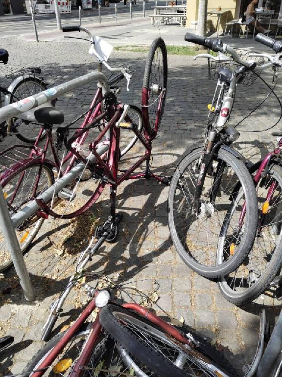 Foto zur Meldung: Abfall - Schrottfahrräder liste