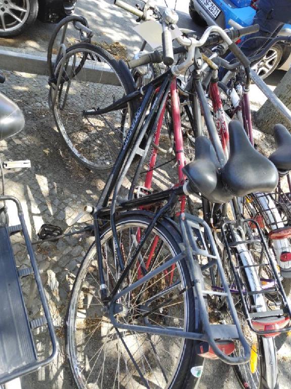 Foto zur Meldung: Abfall - Schrottfahrräder