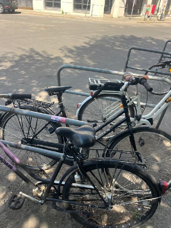 Foto zur Meldung: Abfall - Schrottfahrräder pr.