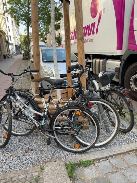Foto zur Meldung: Abfall - Schrottfahrräder pr.