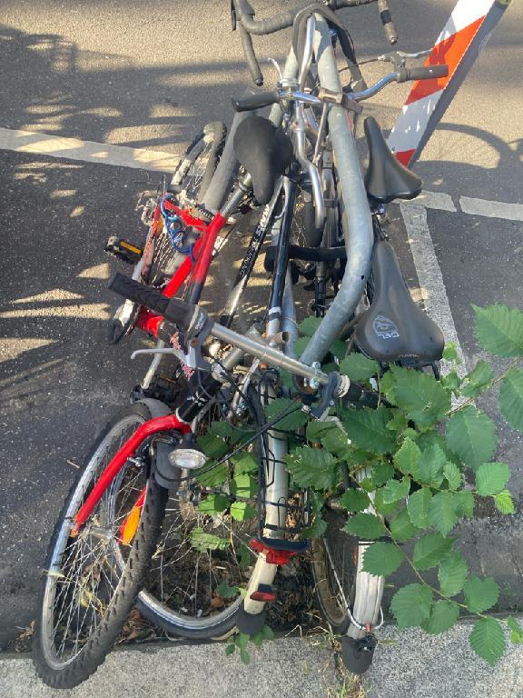 Foto zur Meldung: Abfall - Schrottfahrräder pr.