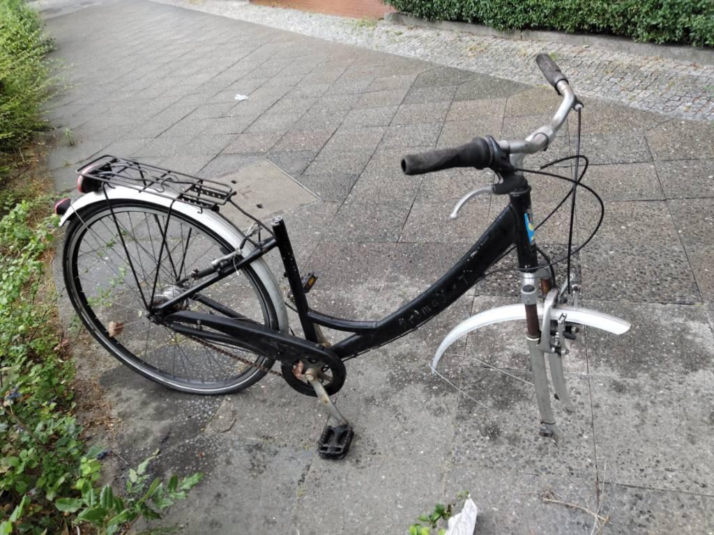 Foto zur Meldung: Abfall - Schrottfahrräder entsorgt