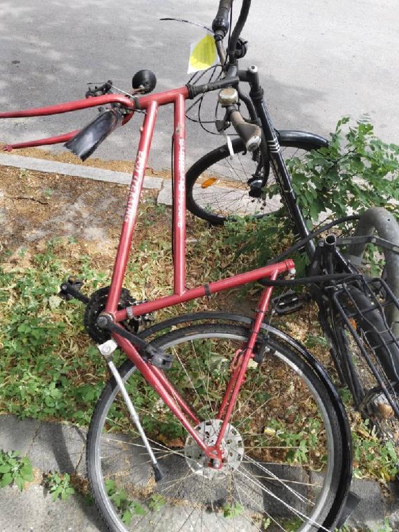 Foto zur Meldung: Abfall - Schrottfahrräder liste