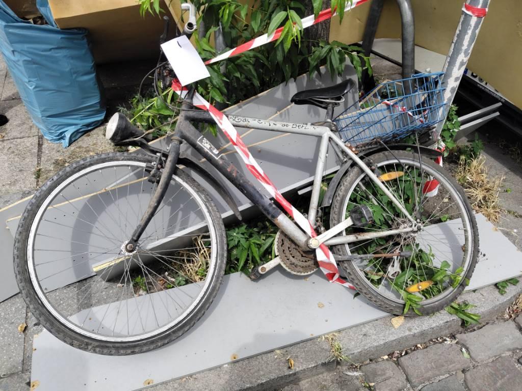 Foto zur Meldung: Abfall - Schrottfahrräder