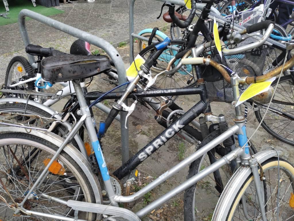 Foto zur Meldung: Abfall - Schrottfahrräder