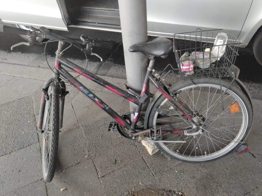 Foto zur Meldung: Abfall - Schrottfahrräder entsorgt