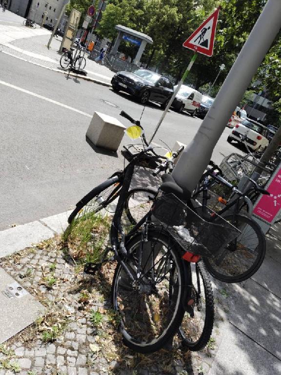 Foto zur Meldung: Abfall - Schrottfahrräder liste