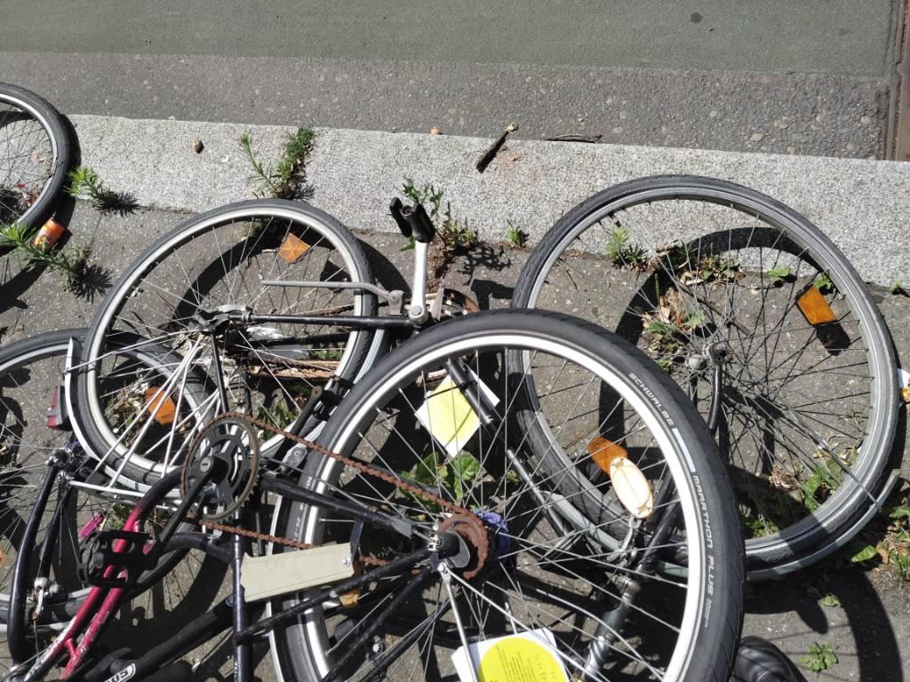 Foto zur Meldung: Abfall - Schrottfahrräder liste