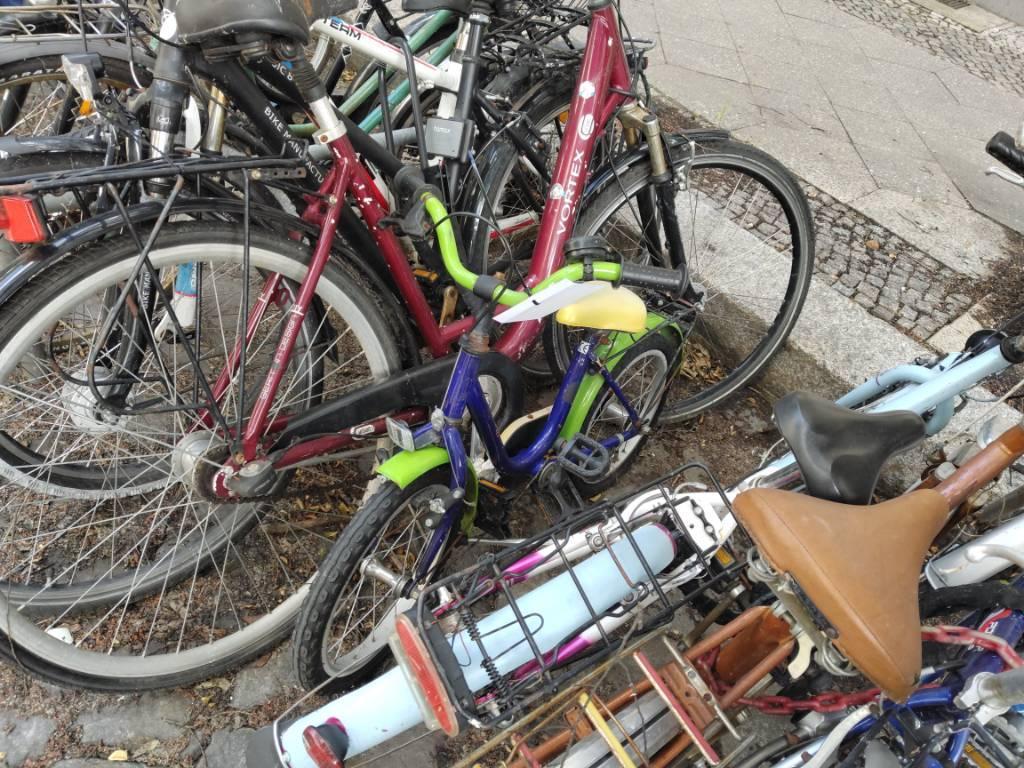 Foto zur Meldung: Abfall - Schrottfahrräder