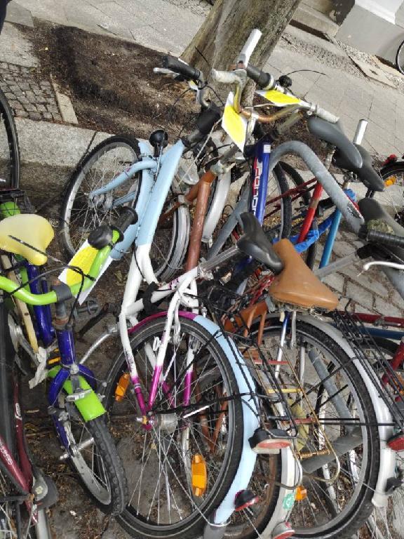 Foto zur Meldung: Abfall - Schrottfahrräder liste