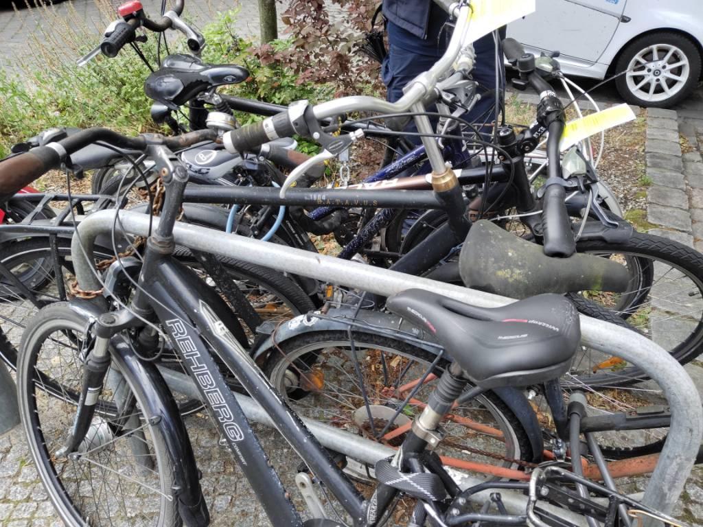 Foto zur Meldung: Abfall - Schrottfahrräder