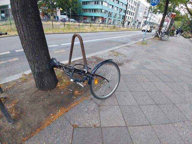 Foto zur Meldung: Abfall - Schrottfahrräder pr./nicht vorhanden