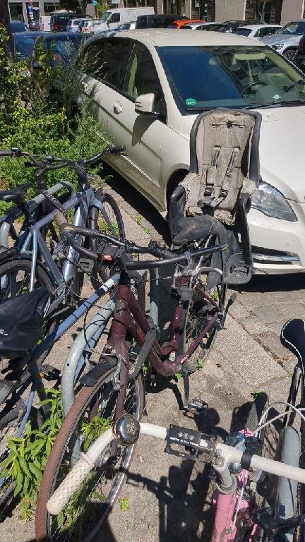 Foto zur Meldung: Abfall - Schrottfahrräder liste