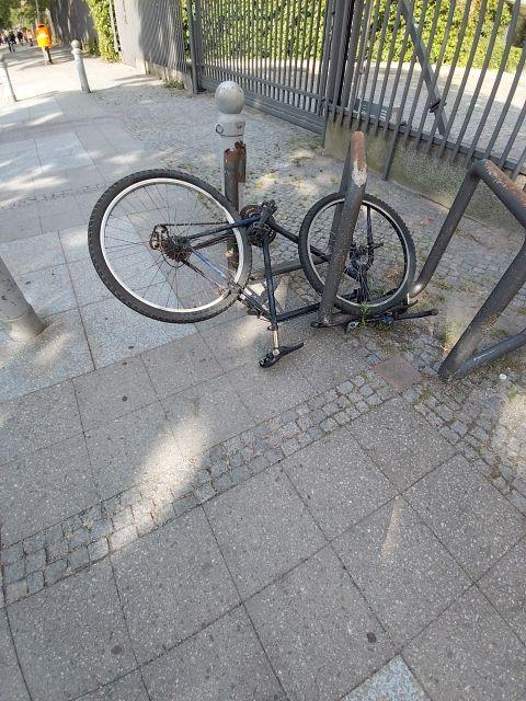 Foto zur Meldung: Abfall - Schrottfahrräder Pr.