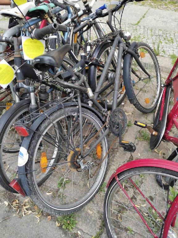 Foto zur Meldung: Abfall - Schrottfahrräder