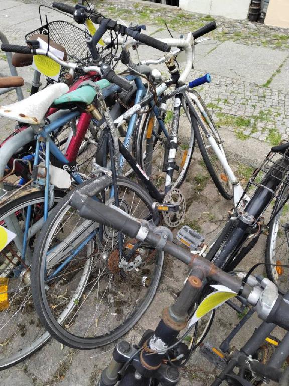 Foto zur Meldung: Abfall - Schrottfahrräder liste