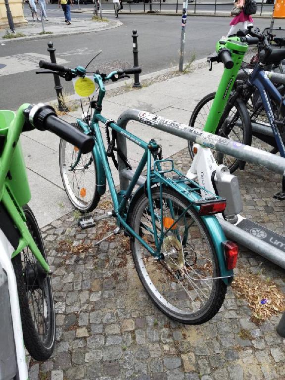 Foto zur Meldung: Abfall - Schrottfahrräder