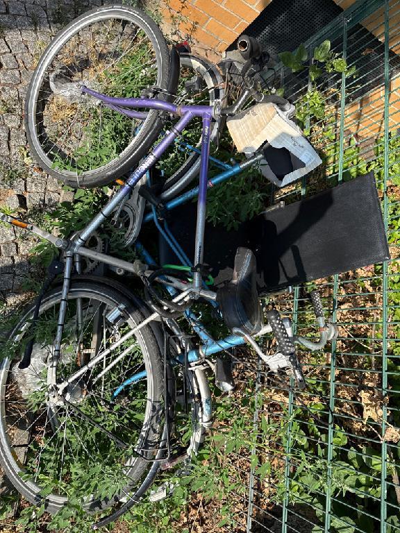 Foto zur Meldung: Abfall - Schrottfahrräder pr.