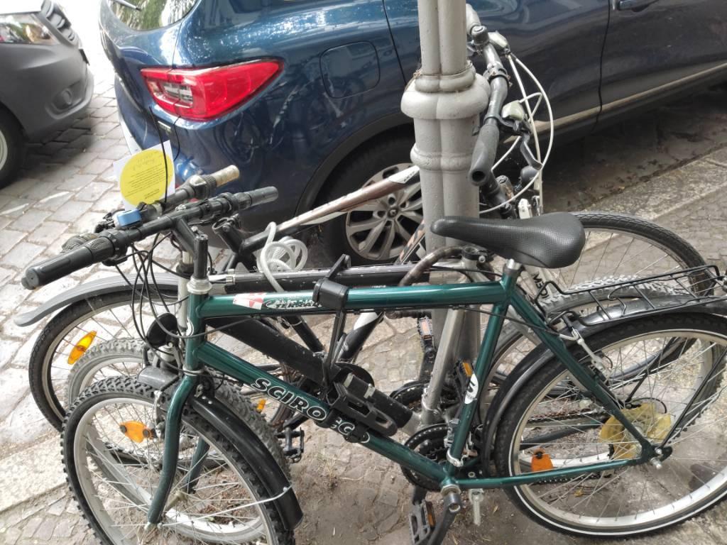 Foto zur Meldung: Abfall - Schrottfahrräder