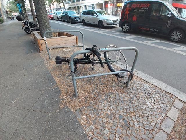 Foto zur Meldung: Abfall - Schrottfahrräder