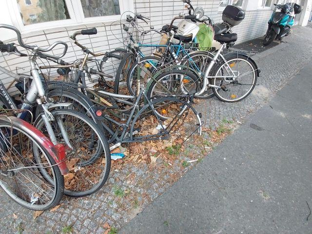 Foto zur Meldung: Abfall - Schrottfahrräder pr.
