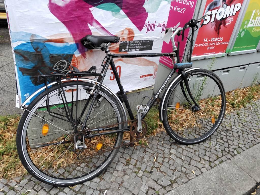 Foto zur Meldung: Abfall - Schrottfahrräder entsorgt