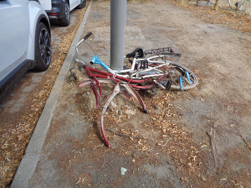 Foto zur Meldung: Abfall - Schrottfahrräder entsorgt