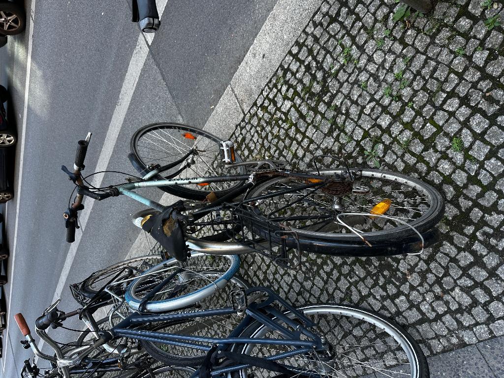 Foto zur Meldung: Abfall - Schrottfahrräder pr.