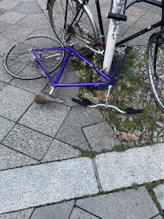 Foto zur Meldung: Abfall - Schrottfahrräder