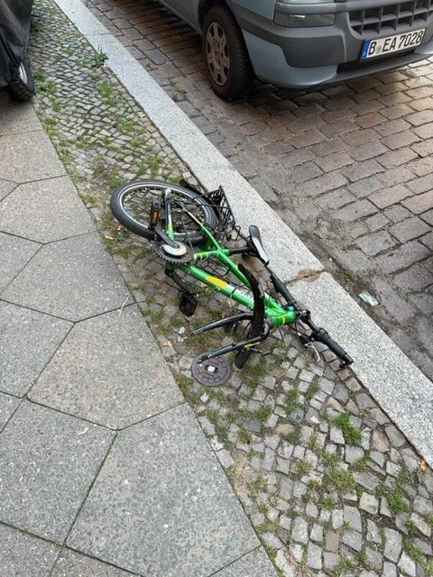 Foto zur Meldung: Abfall - Schrottfahrräder pr.