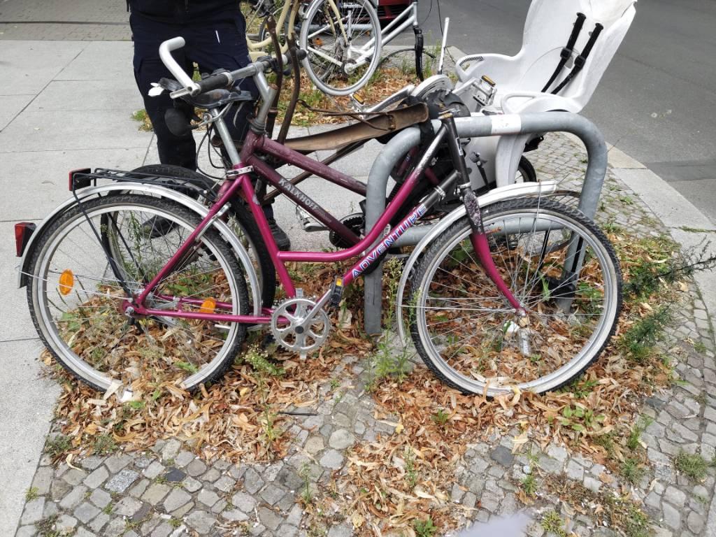 Foto zur Meldung: Abfall - Schrottfahrräder