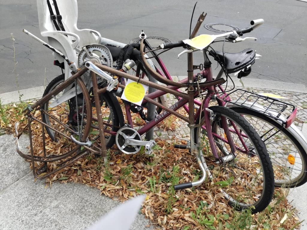 Foto zur Meldung: Abfall - Schrottfahrräder liste