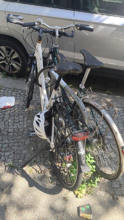 Foto zur Meldung: Abfall - Schrottfahrräder pr.