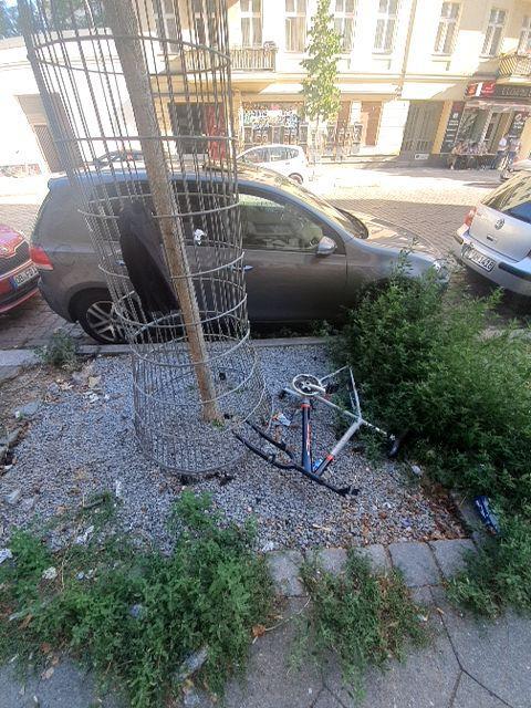 Foto zur Meldung: Abfall - Schrottfahrräder pr.