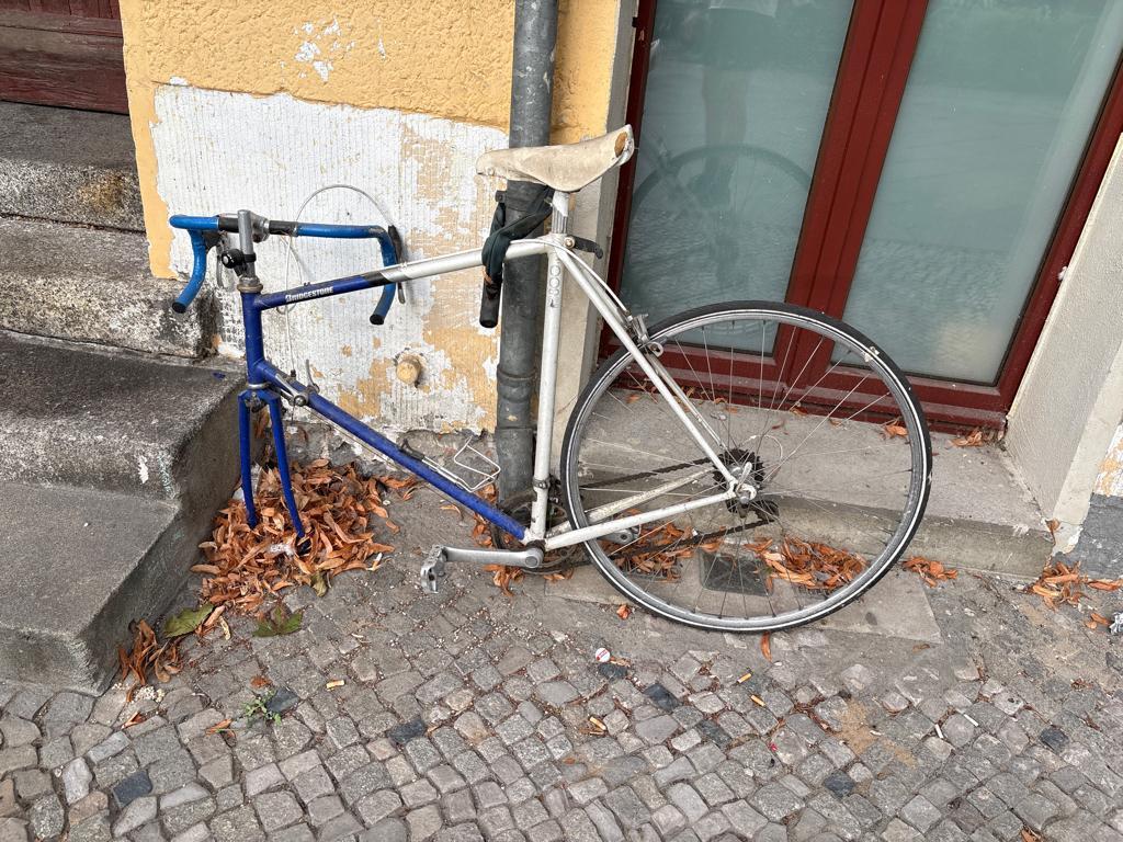 Foto zur Meldung: Abfall - Schrottfahrräder entsorgt