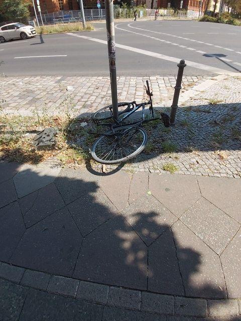 Foto zur Meldung: Abfall - Schrottfahrräder pr