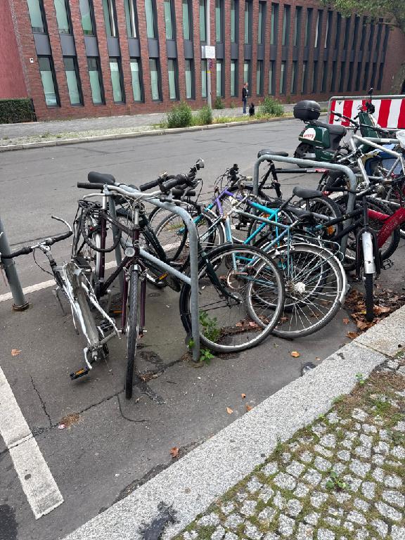 Foto zur Meldung: Abfall - Schrottfahrräder pr.