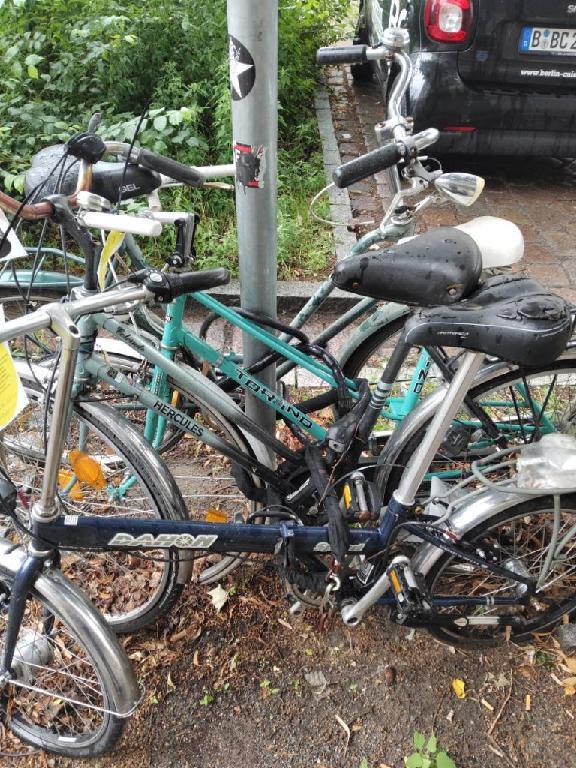 Foto zur Meldung: Abfall - Schrottfahrräder liste
