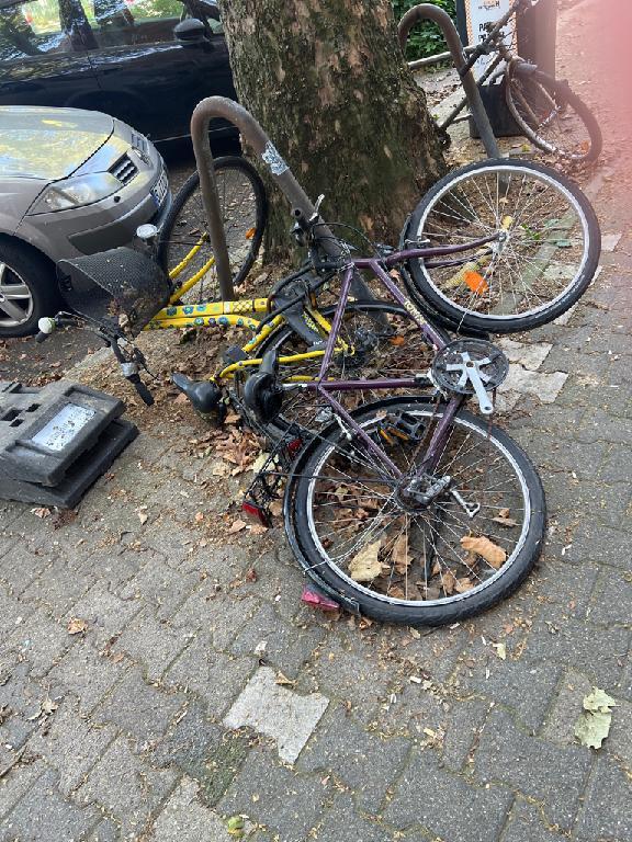Foto zur Meldung: Abfall - Schrottfahrräder pr