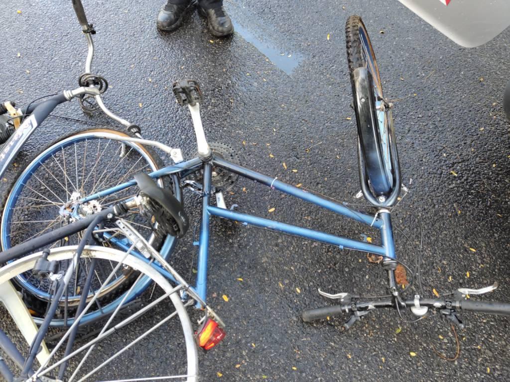 Foto zur Meldung: Abfall - Schrottfahrräder entsorgt