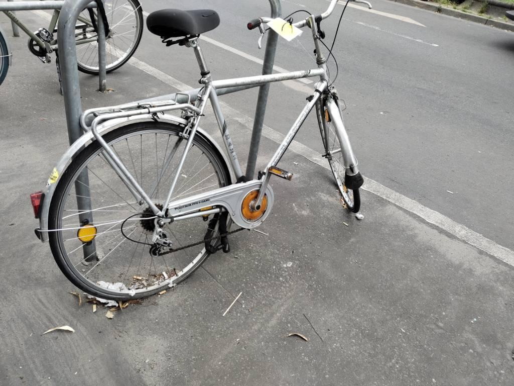Foto zur Meldung: Abfall - Schrottfahrräder entsorgt