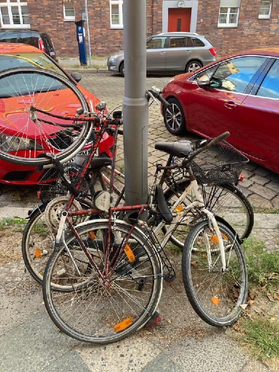 Foto zur Meldung: Abfall - Schrottfahrräder pr.